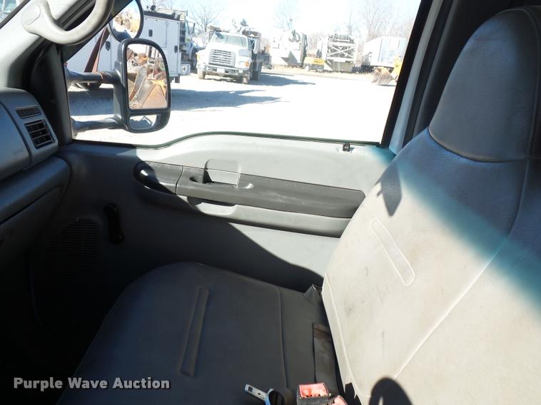 image for item DA4020 2002 Ford F550 service truck with crane