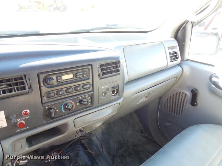 image for item DA4020 2002 Ford F550 service truck with crane