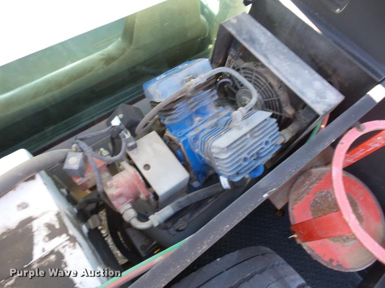 image for item DA4020 2002 Ford F550 service truck with crane