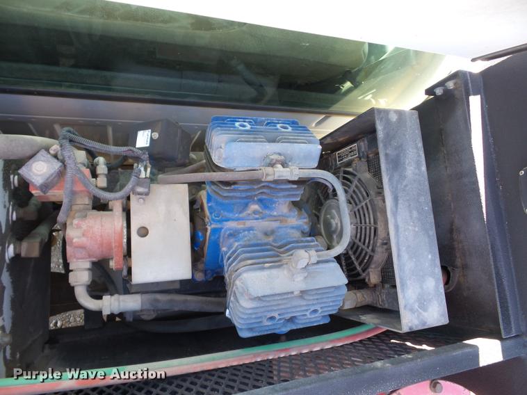 image for item DA4020 2002 Ford F550 service truck with crane