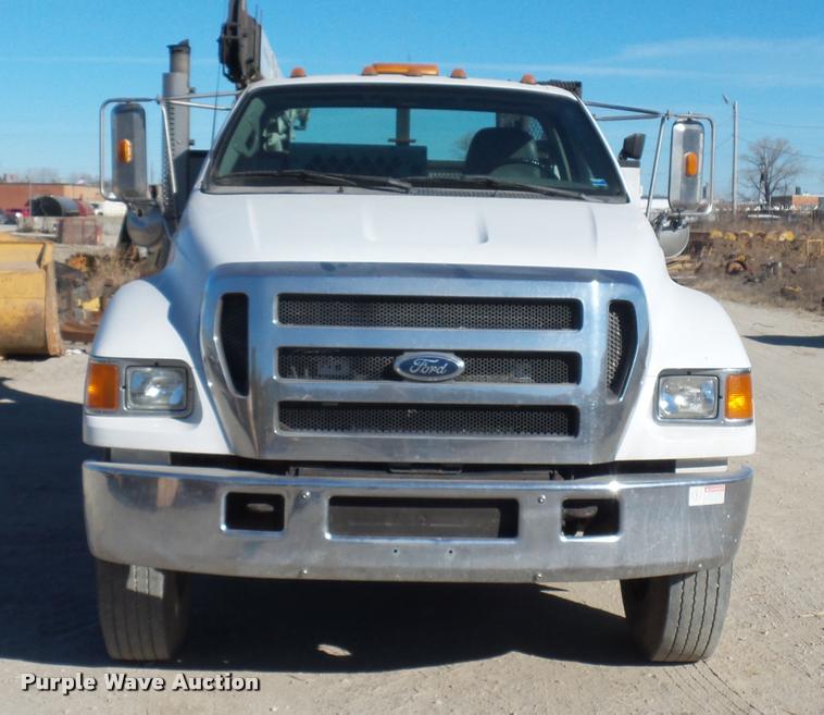 image for item DA4021 2005 Ford F750 service truck with crane