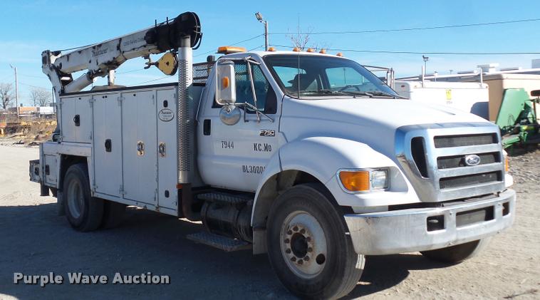 image for item DA4021 2005 Ford F750 service truck with crane