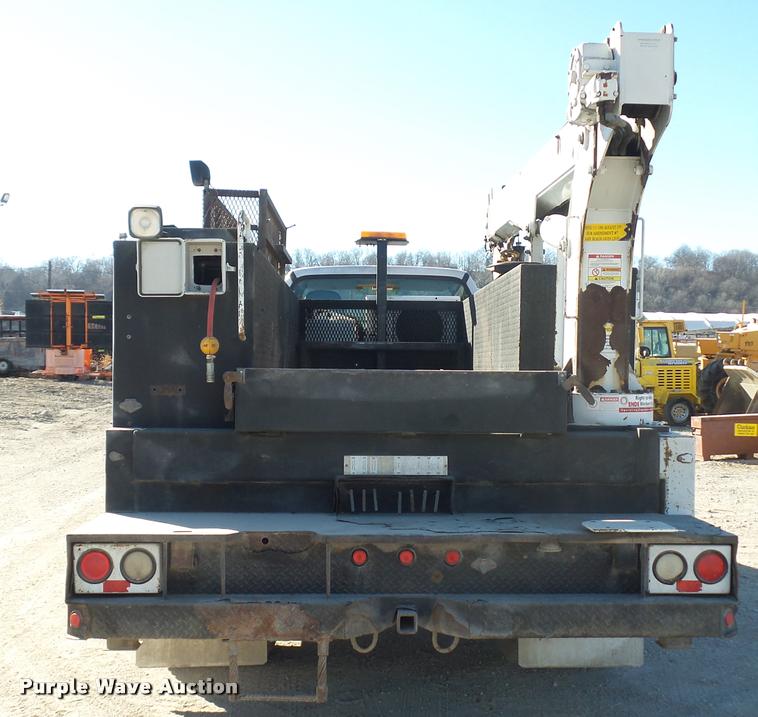 image for item DA4021 2005 Ford F750 service truck with crane