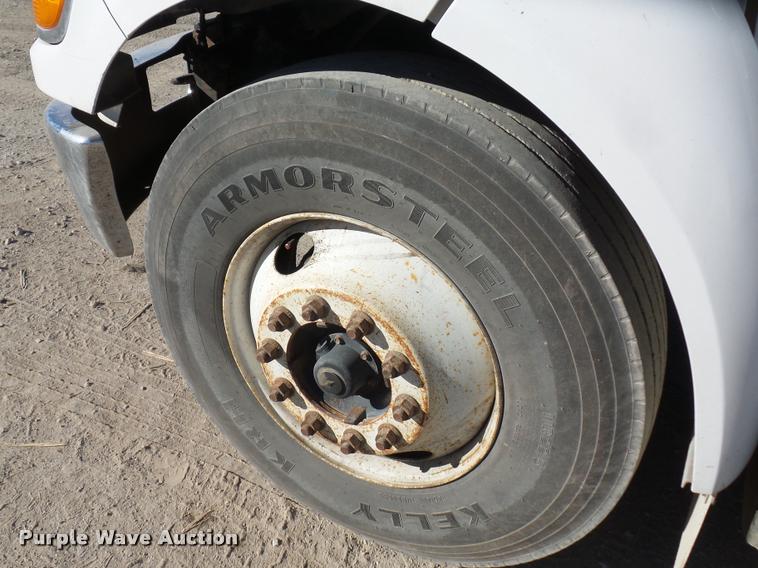 image for item DA4021 2005 Ford F750 service truck with crane