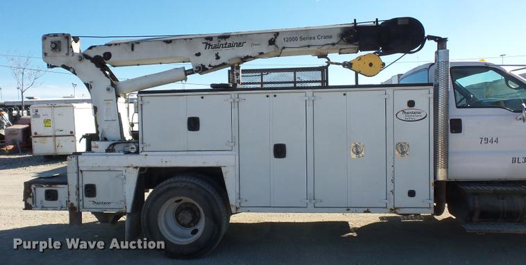 image for item DA4021 2005 Ford F750 service truck with crane