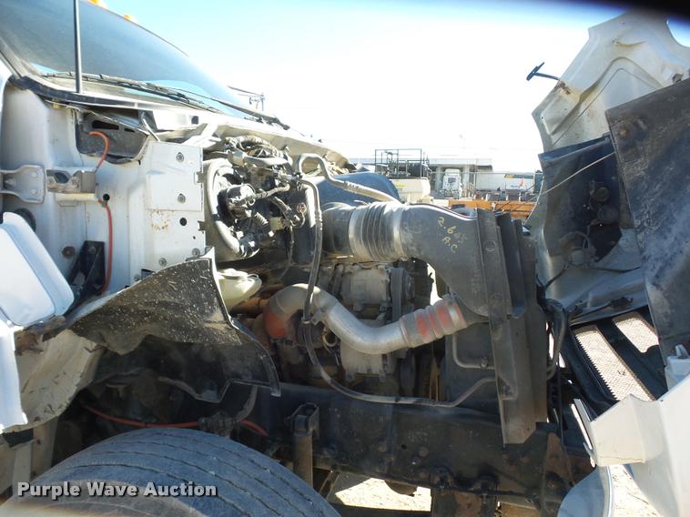 image for item DA4021 2005 Ford F750 service truck with crane