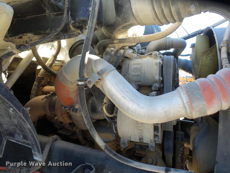 image for item DA4021 2005 Ford F750 service truck with crane