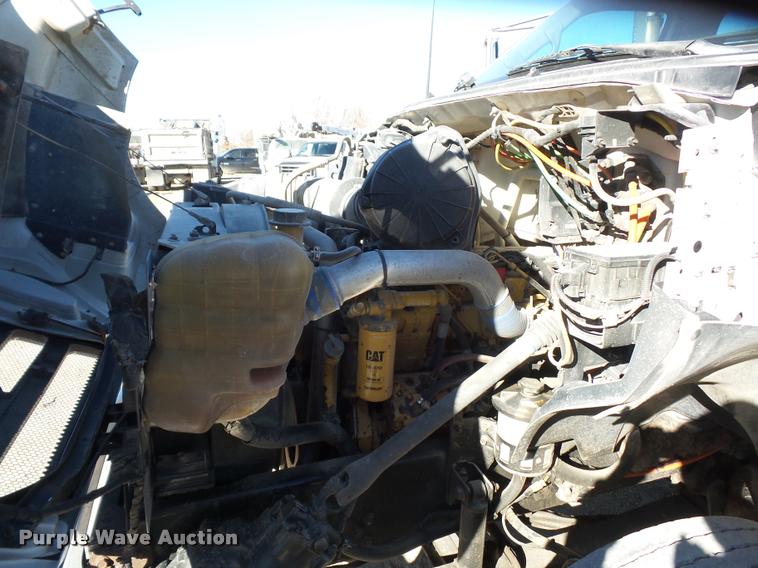 image for item DA4021 2005 Ford F750 service truck with crane