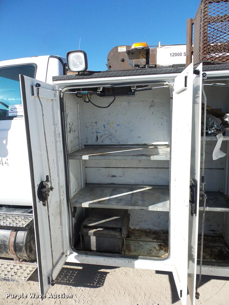 image for item DA4021 2005 Ford F750 service truck with crane