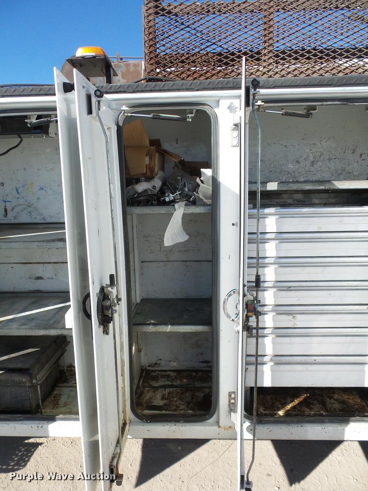 image for item DA4021 2005 Ford F750 service truck with crane