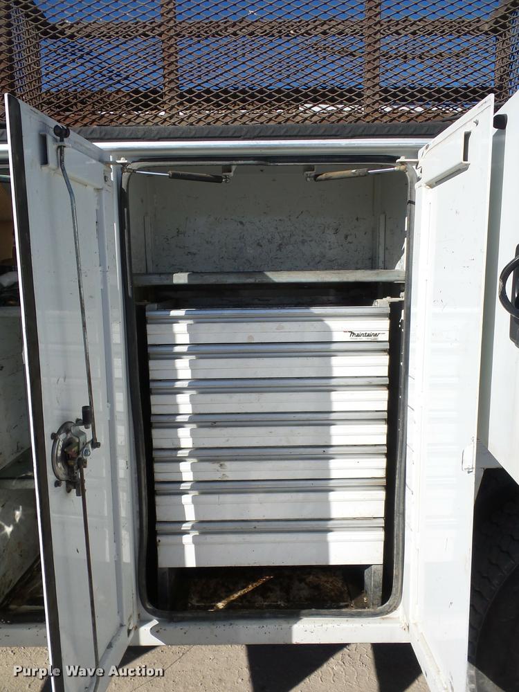 image for item DA4021 2005 Ford F750 service truck with crane