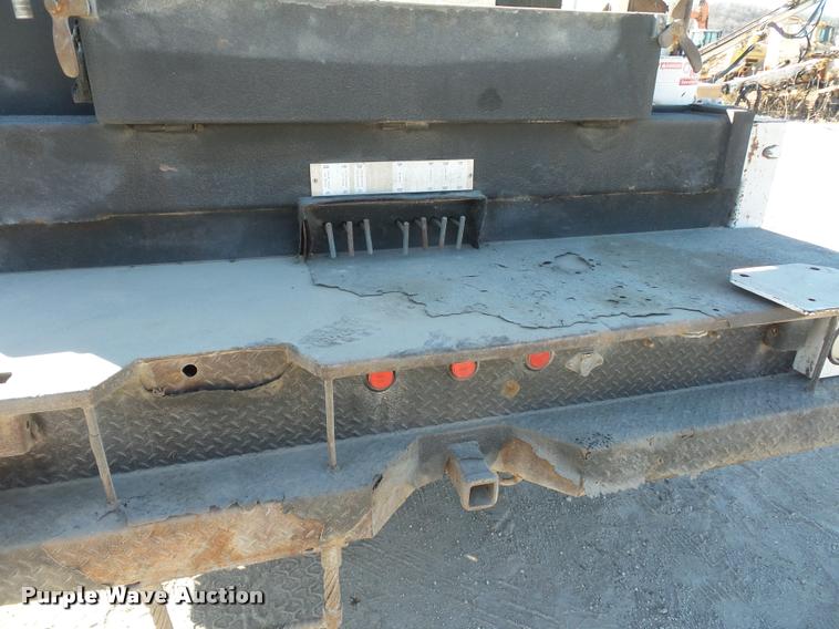 image for item DA4021 2005 Ford F750 service truck with crane