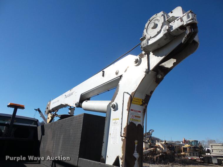 image for item DA4021 2005 Ford F750 service truck with crane