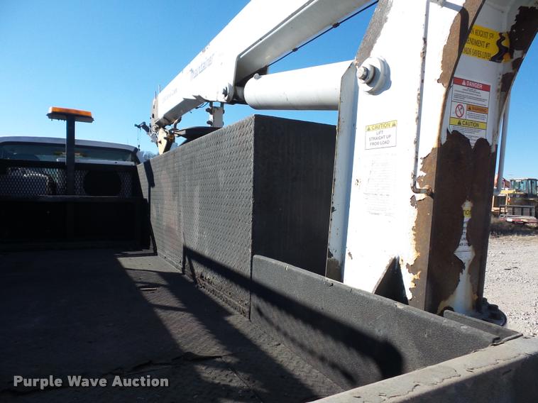 image for item DA4021 2005 Ford F750 service truck with crane