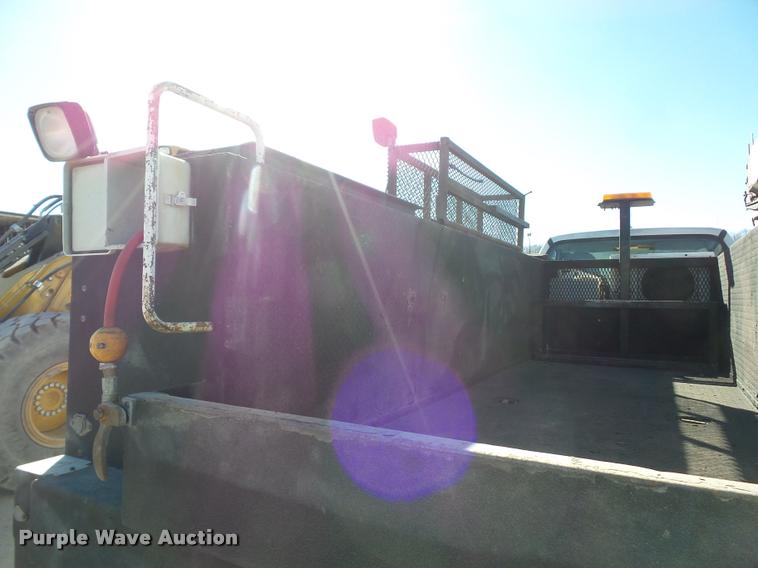 image for item DA4021 2005 Ford F750 service truck with crane