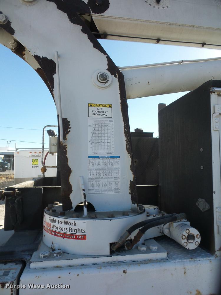 image for item DA4021 2005 Ford F750 service truck with crane