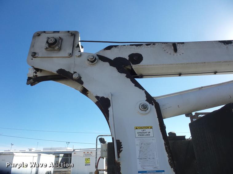 image for item DA4021 2005 Ford F750 service truck with crane