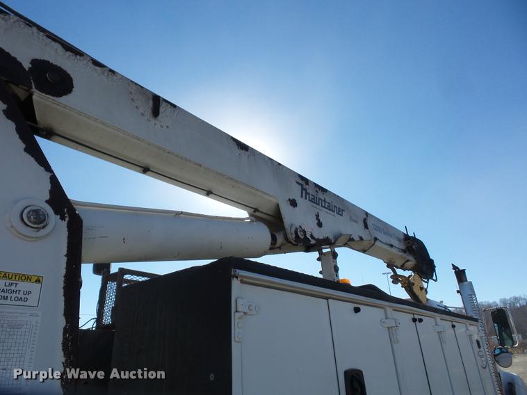 image for item DA4021 2005 Ford F750 service truck with crane