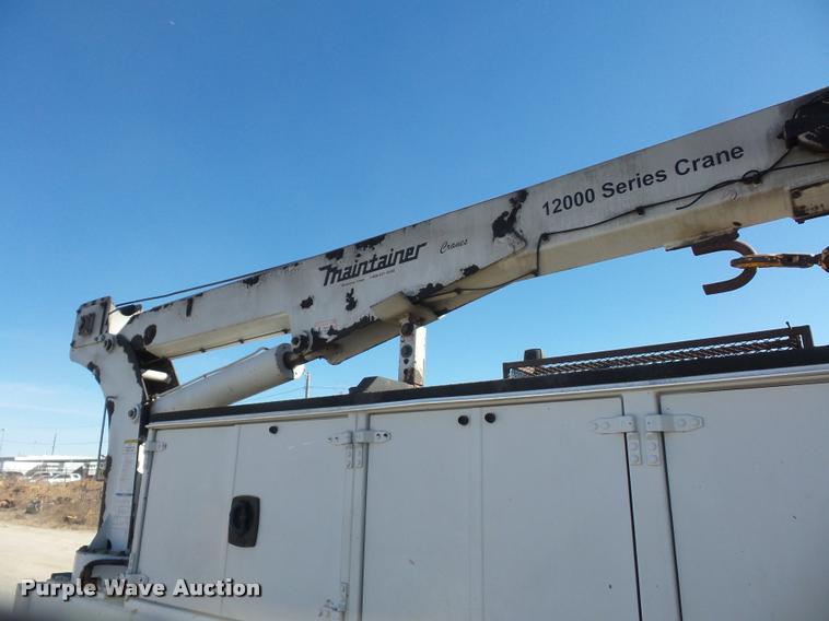 image for item DA4021 2005 Ford F750 service truck with crane