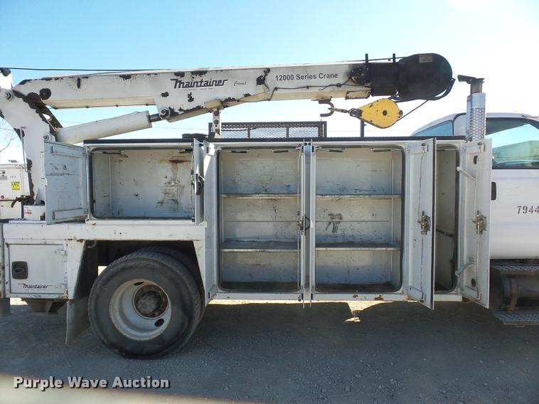 image for item DA4021 2005 Ford F750 service truck with crane