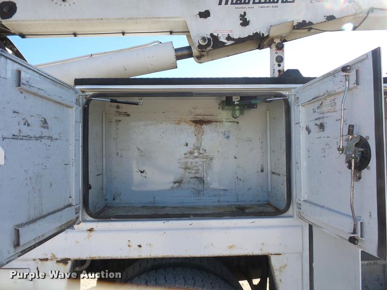 image for item DA4021 2005 Ford F750 service truck with crane