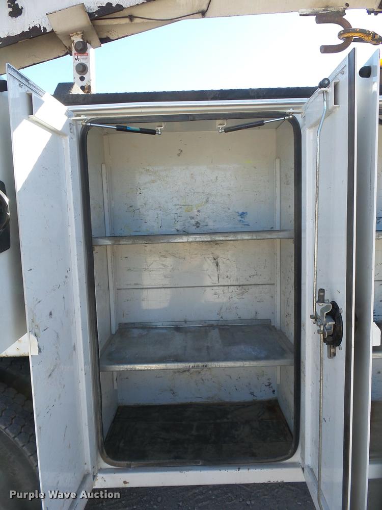 image for item DA4021 2005 Ford F750 service truck with crane