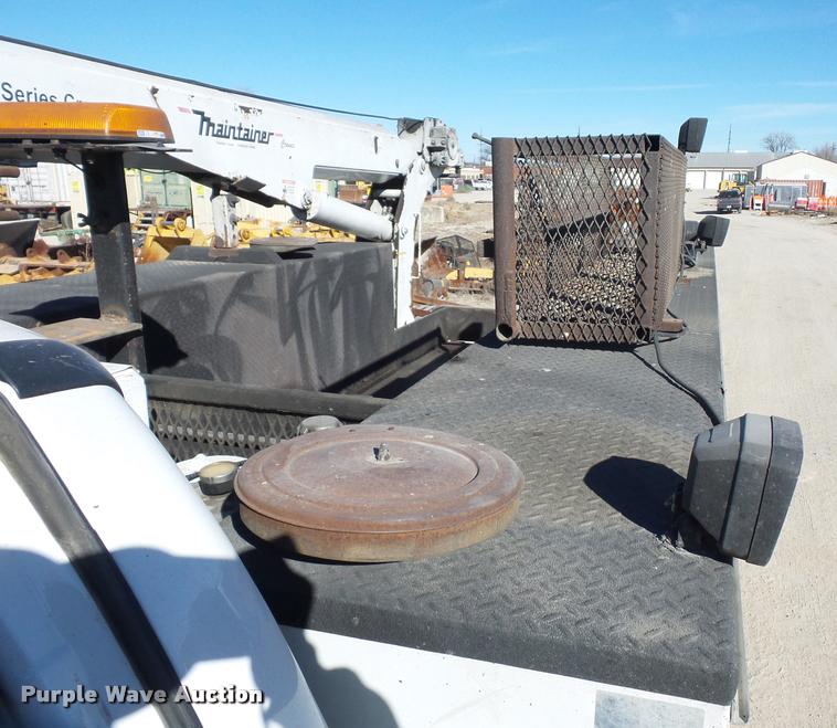 image for item DA4021 2005 Ford F750 service truck with crane