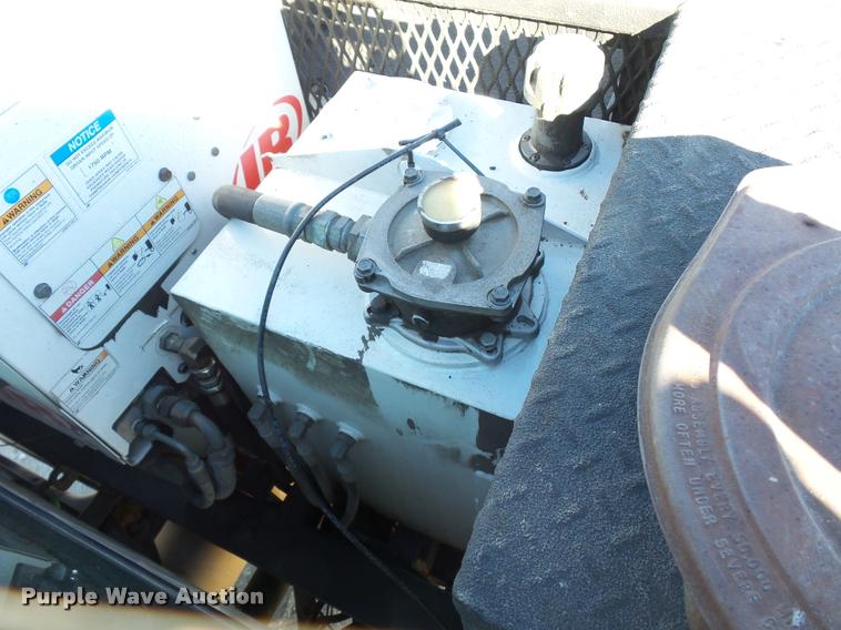 image for item DA4021 2005 Ford F750 service truck with crane