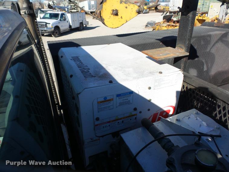 image for item DA4021 2005 Ford F750 service truck with crane