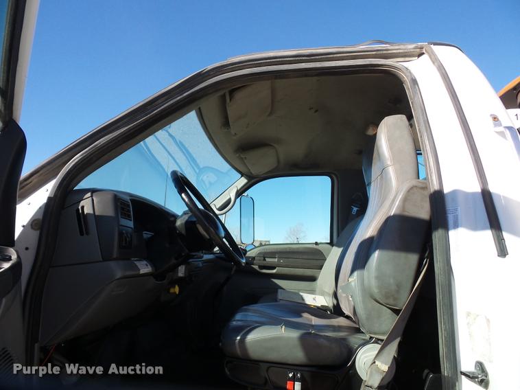 image for item DA4021 2005 Ford F750 service truck with crane