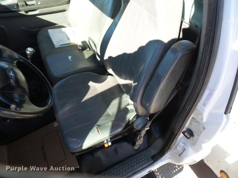 image for item DA4021 2005 Ford F750 service truck with crane