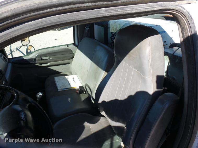 image for item DA4021 2005 Ford F750 service truck with crane