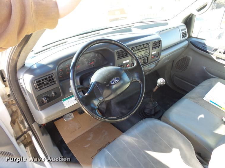 image for item DA4021 2005 Ford F750 service truck with crane