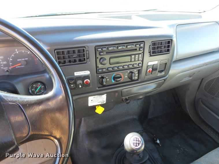 image for item DA4021 2005 Ford F750 service truck with crane