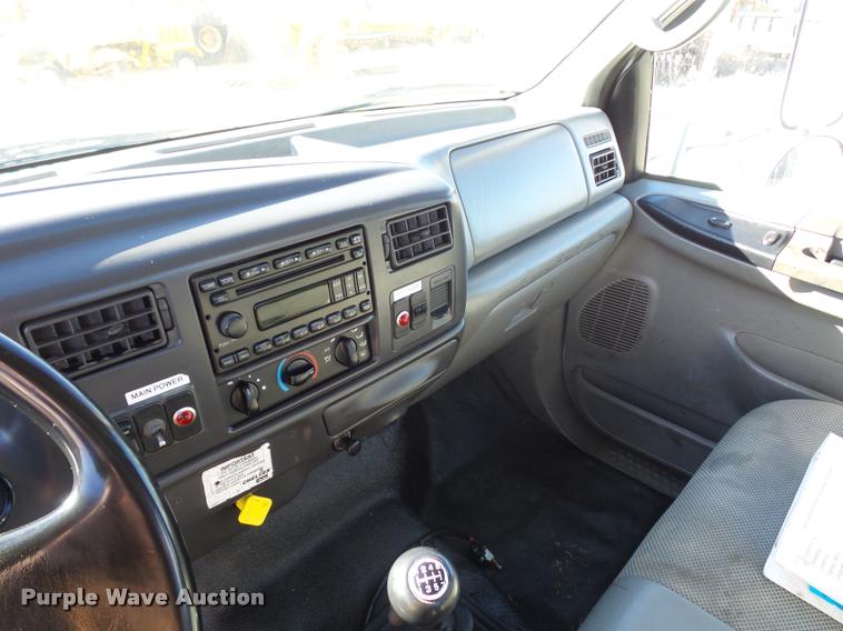 image for item DA4021 2005 Ford F750 service truck with crane