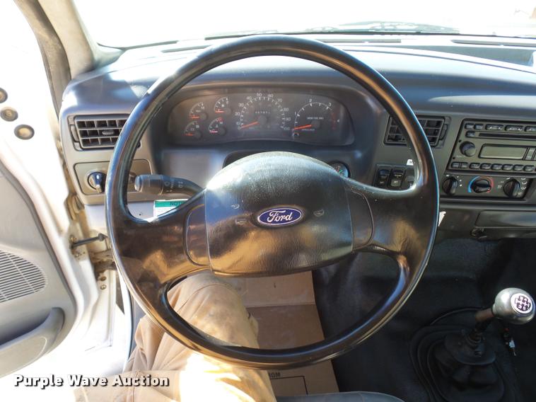 image for item DA4021 2005 Ford F750 service truck with crane