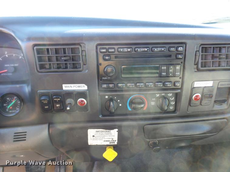 image for item DA4021 2005 Ford F750 service truck with crane