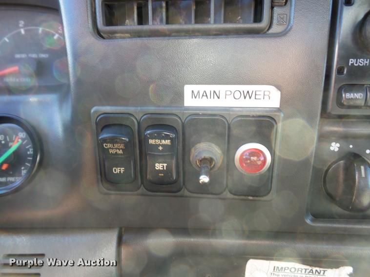 image for item DA4021 2005 Ford F750 service truck with crane