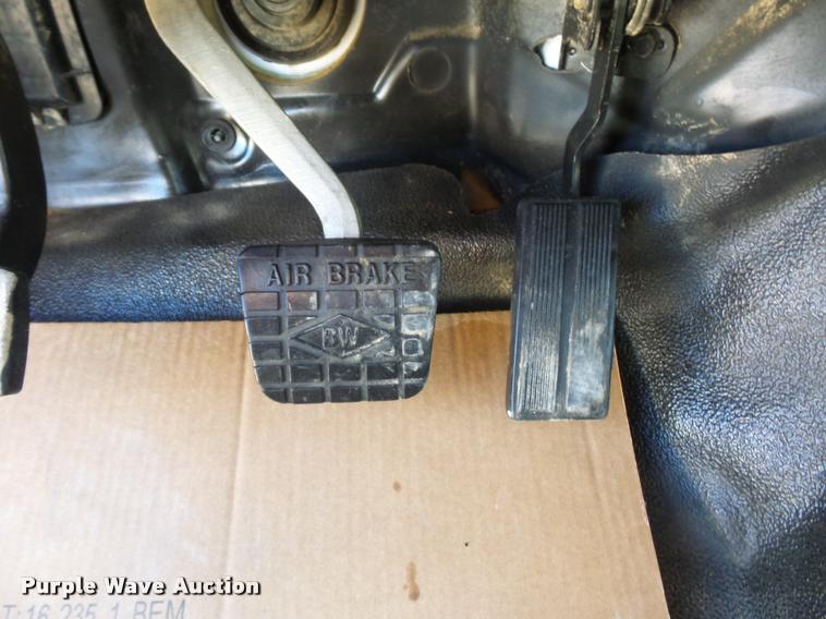 image for item DA4021 2005 Ford F750 service truck with crane