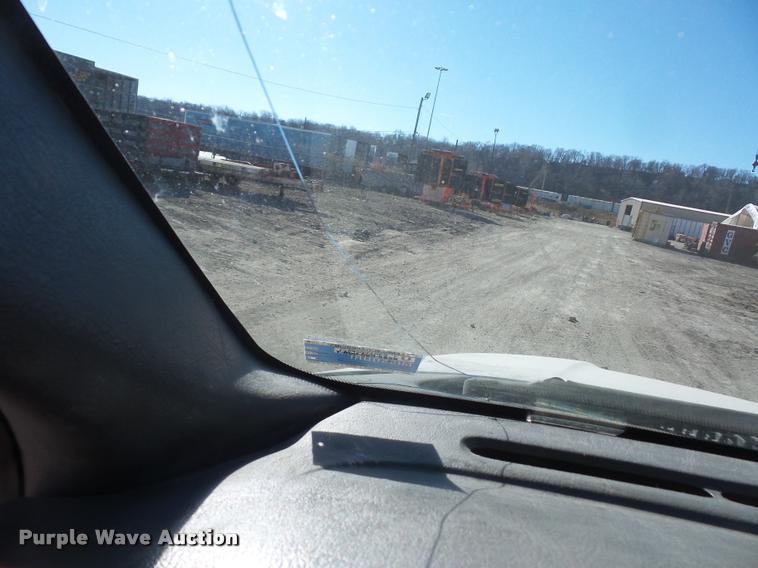 image for item DA4021 2005 Ford F750 service truck with crane