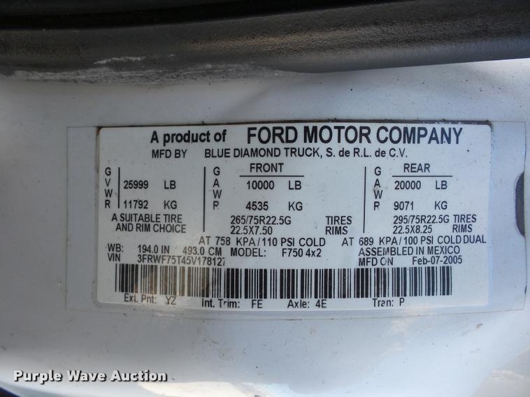 image for item DA4021 2005 Ford F750 service truck with crane