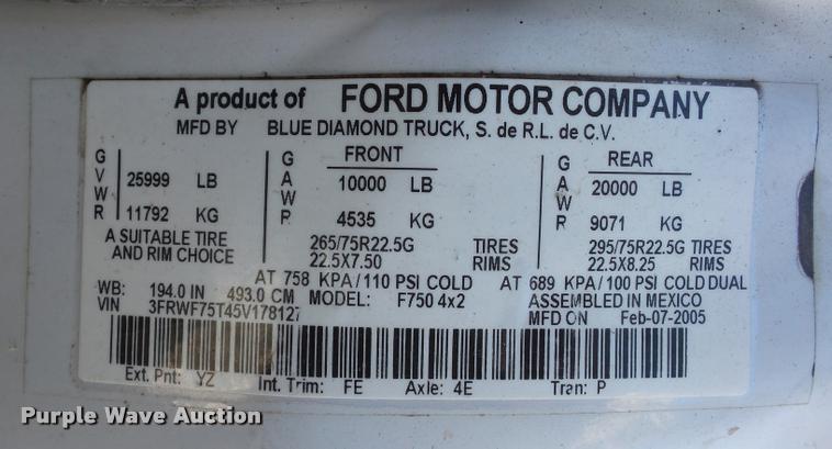 image for item DA4021 2005 Ford F750 service truck with crane