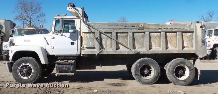 image for item DA4023 1992 Ford LT8000 dump truck