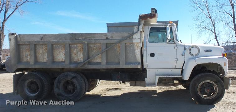 image for item DA4023 1992 Ford LT8000 dump truck