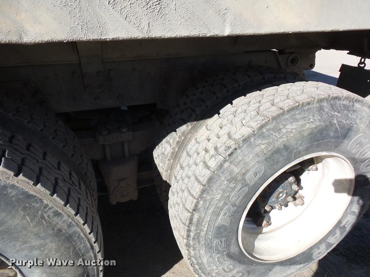 image for item DA4023 1992 Ford LT8000 dump truck