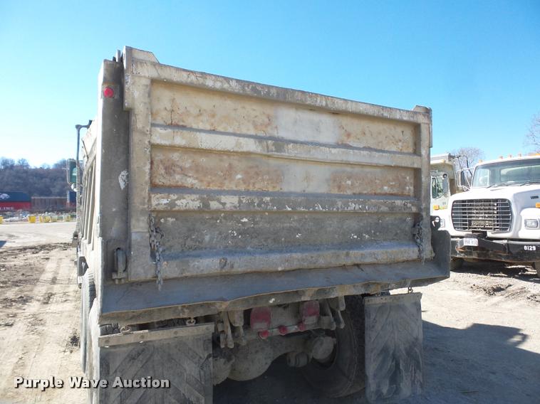image for item DA4023 1992 Ford LT8000 dump truck