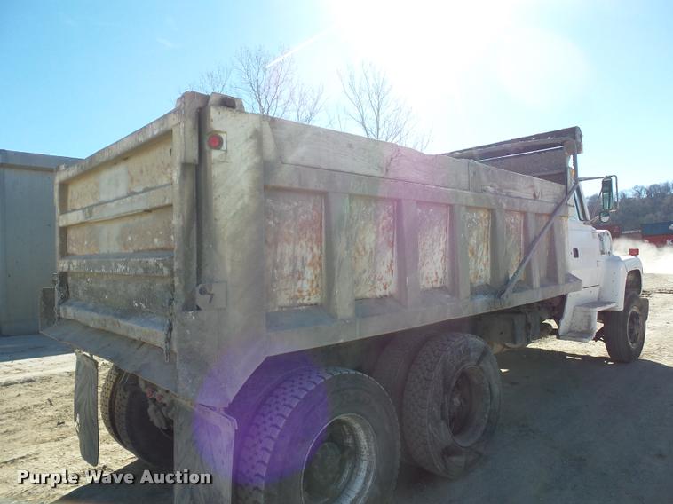 image for item DA4023 1992 Ford LT8000 dump truck