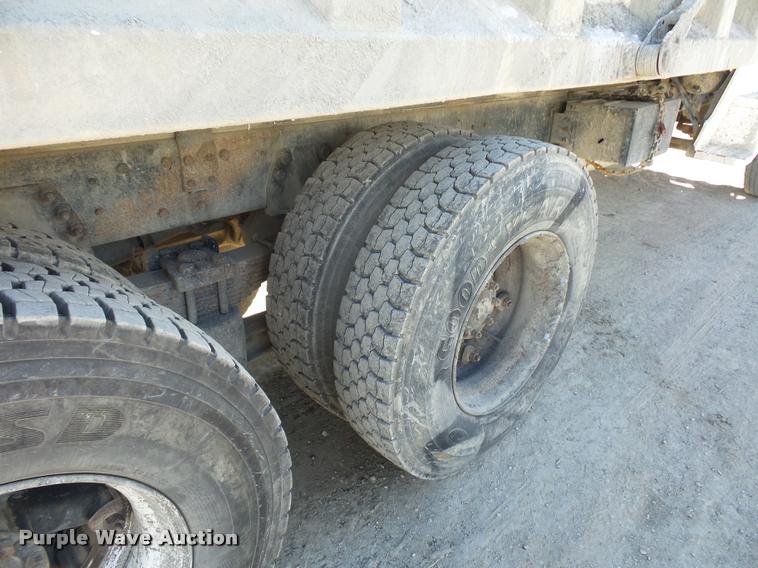 image for item DA4023 1992 Ford LT8000 dump truck