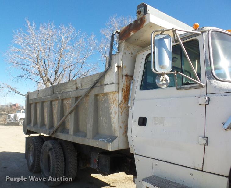 image for item DA4023 1992 Ford LT8000 dump truck