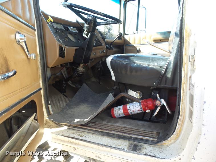 image for item DA4023 1992 Ford LT8000 dump truck